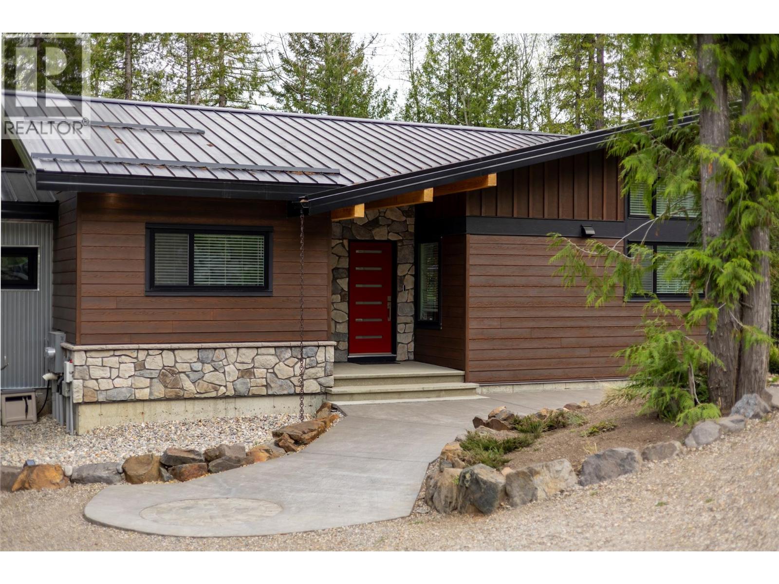 9 Lodge Trail Lane, Fernie, British Columbia  V0B 1M5 - Photo 3 - 10358296