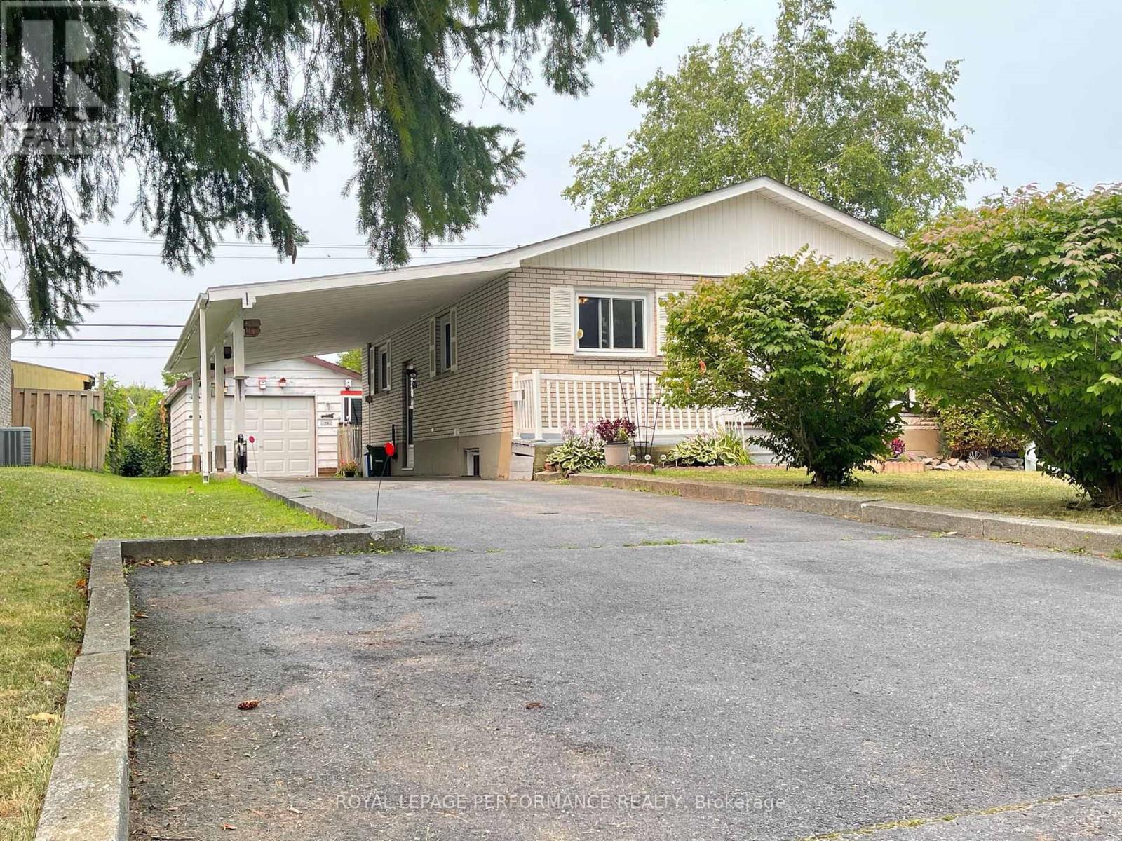 635 Hamilton Crescent E, Cornwall, Ontario  K6H 5N5 - Photo 2 - X12324771