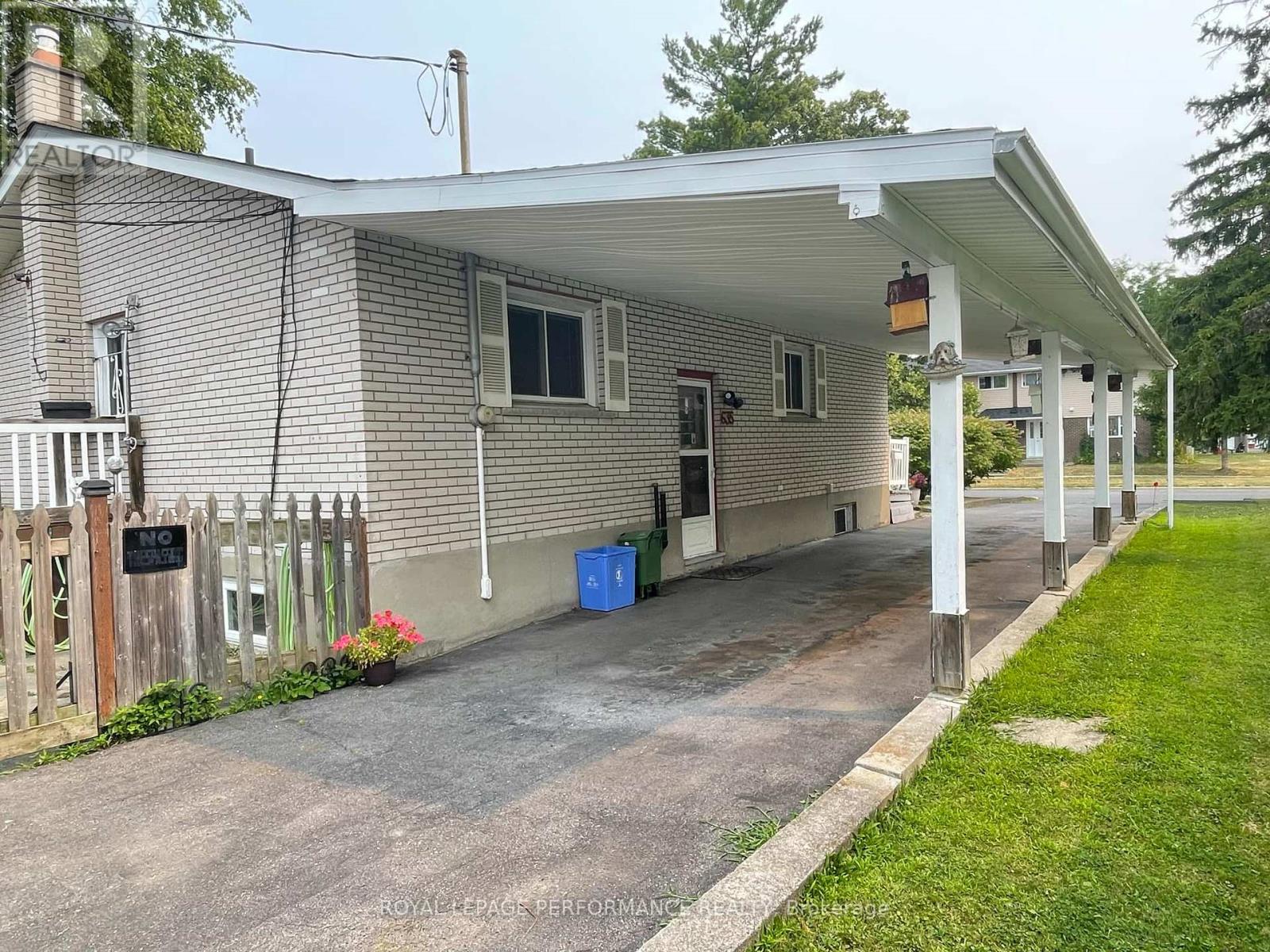635 Hamilton Crescent E, Cornwall, Ontario  K6H 5N5 - Photo 3 - X12324771
