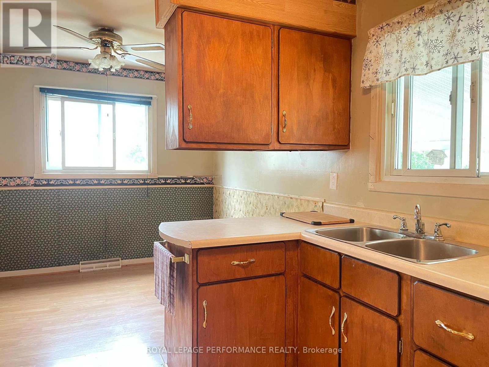 635 Hamilton Crescent E, Cornwall, Ontario  K6H 5N5 - Photo 6 - X12324771