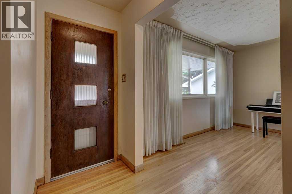Property at 39 Gladys Ridge Road SW image 3