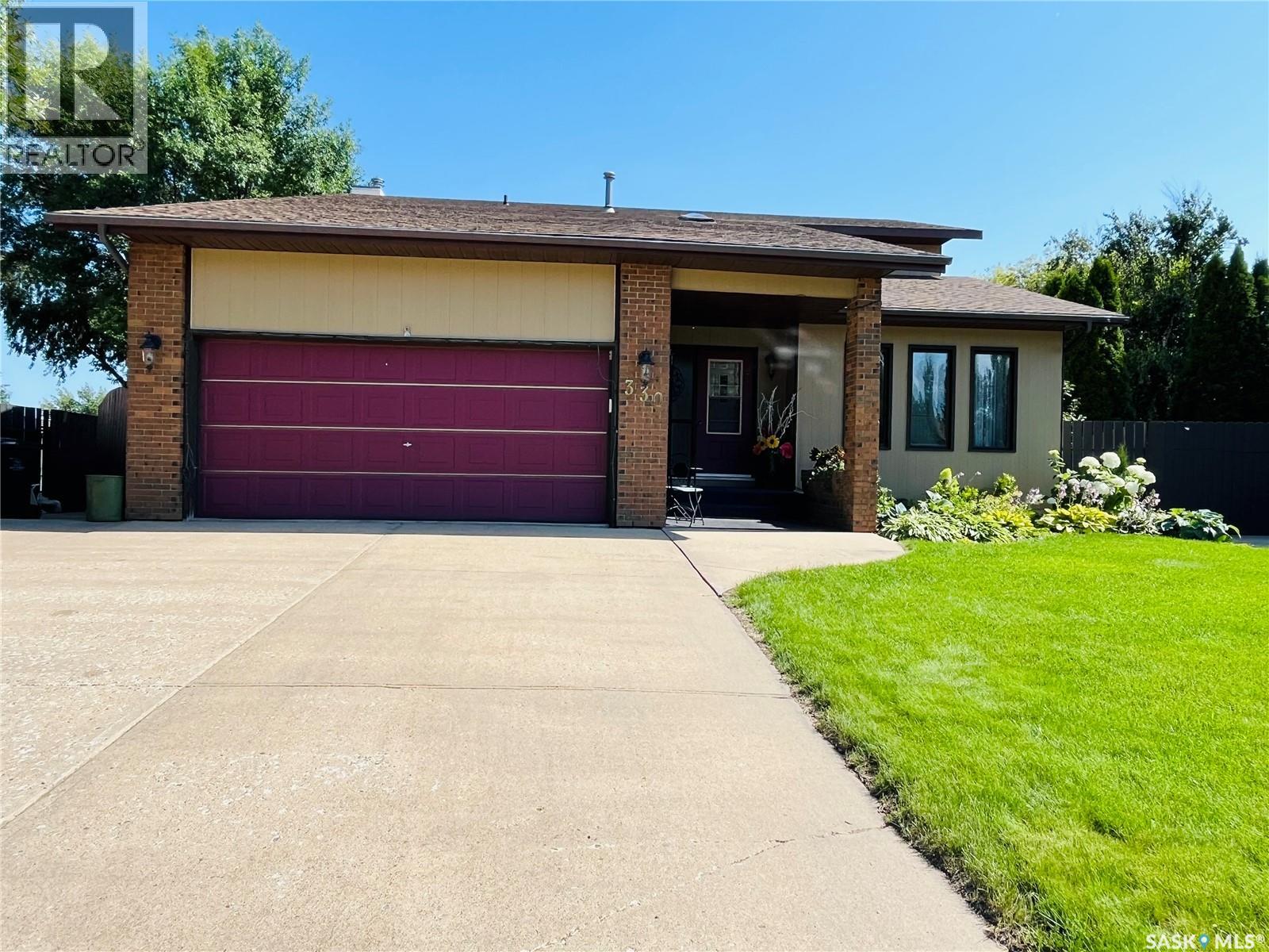 330 Cowie CRESCENT, Swift Current, Saskatchewan