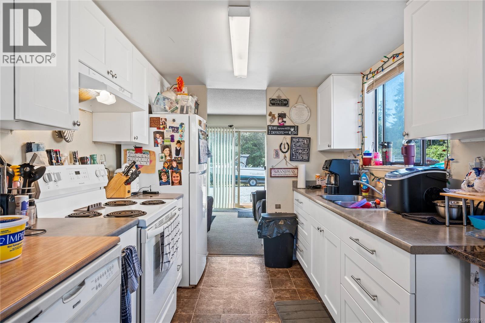 Property at A 1060 St. George Cres image 3