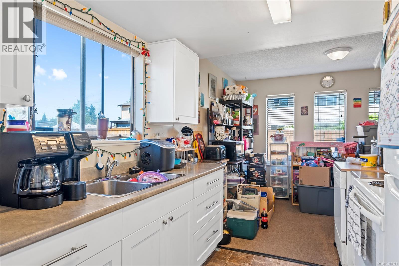 Property at A 1060 St. George Cres image 4