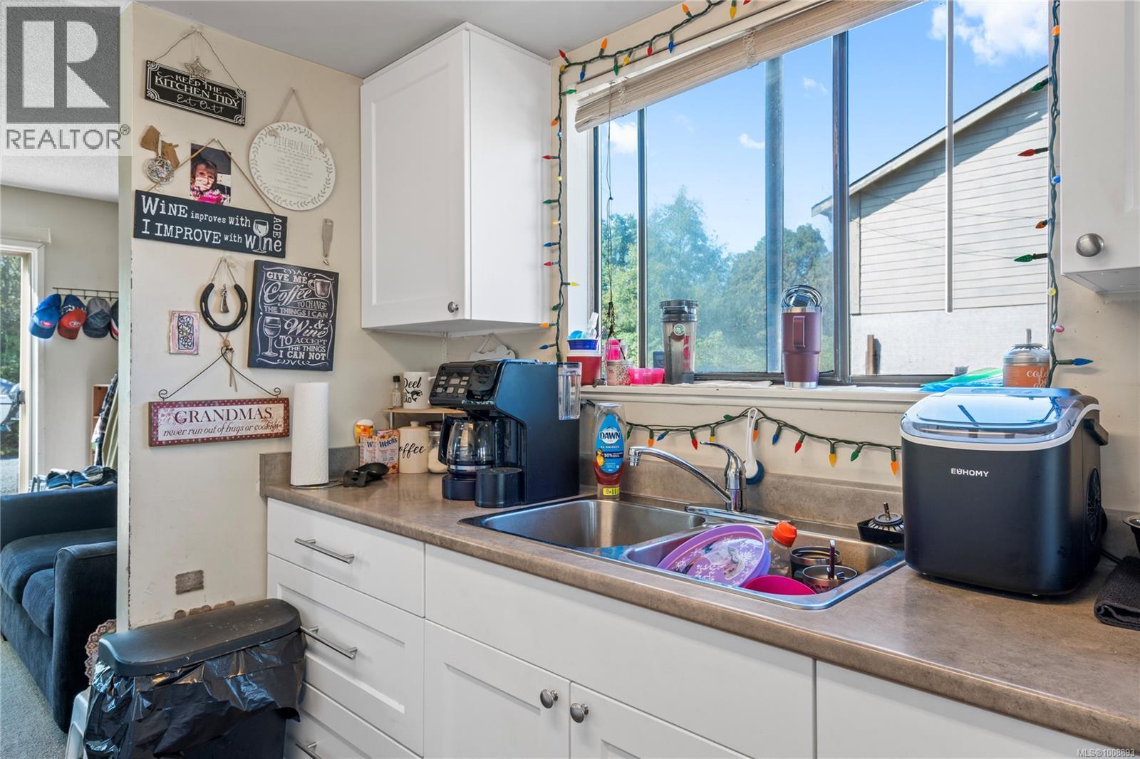 Property at A 1060 St. George Cres image 5