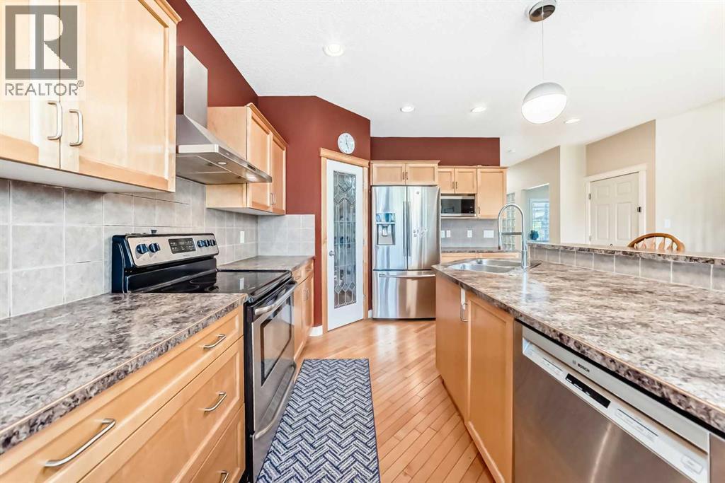 Property at 174 Brightonstone Landing SE image 3