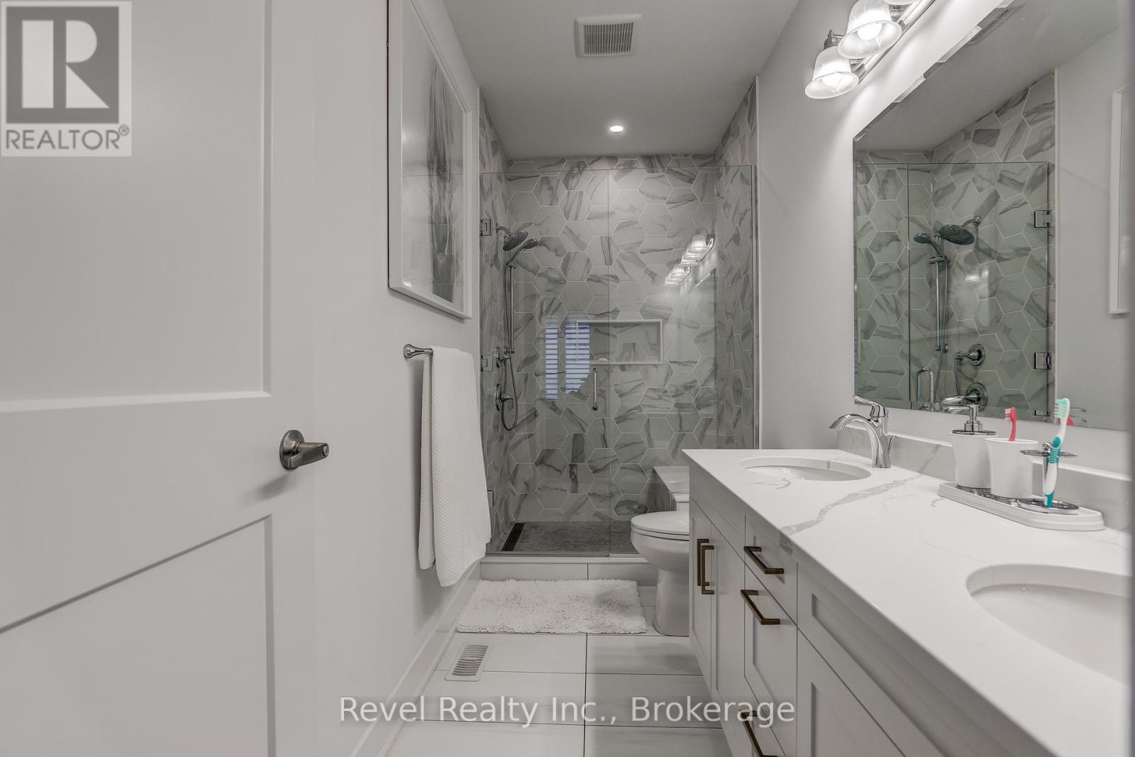 258 Ironwood Way, Georgian Bluffs, Ontario  N0H 1S0 - Photo 15 - X12247269