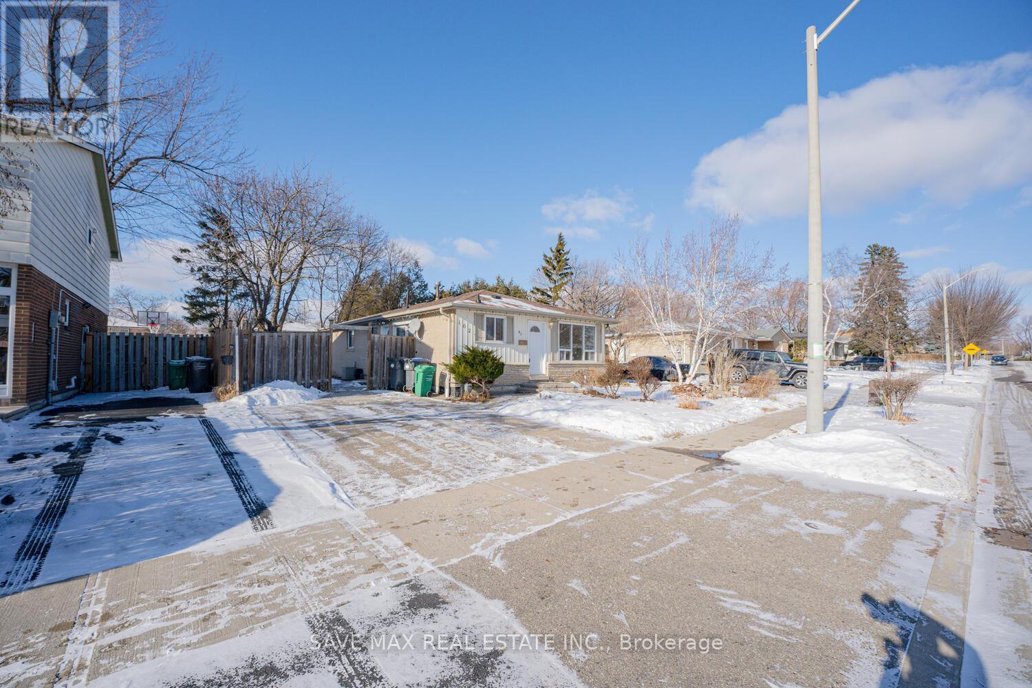 Property at 102 SUTHERLAND AVENUE image 2