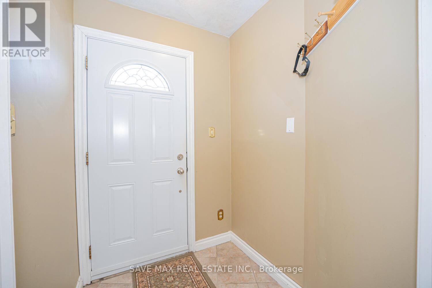 Property at 102 SUTHERLAND AVENUE image 3