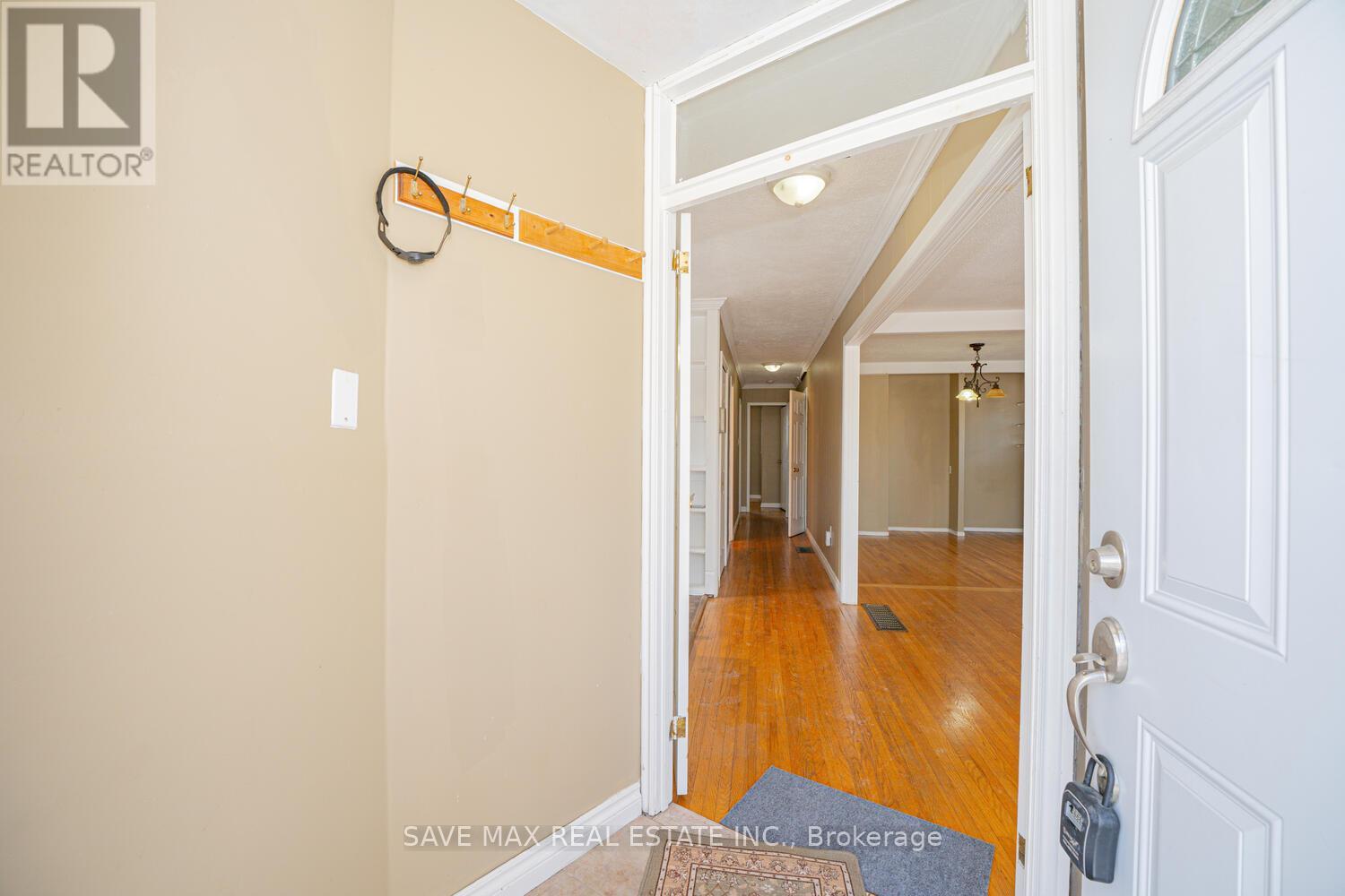 Property at 102 SUTHERLAND AVENUE image 4