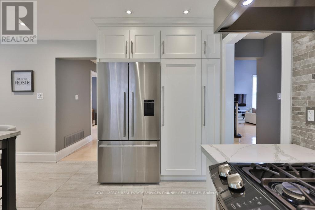 1165 Jeff Drive, Oakville, Ontario  L6J 7N7 - Photo 13 - W12324769