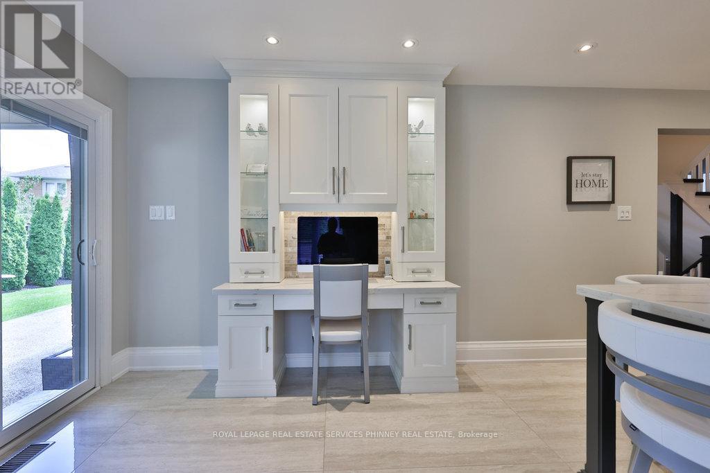 1165 Jeff Drive, Oakville, Ontario  L6J 7N7 - Photo 14 - W12324769