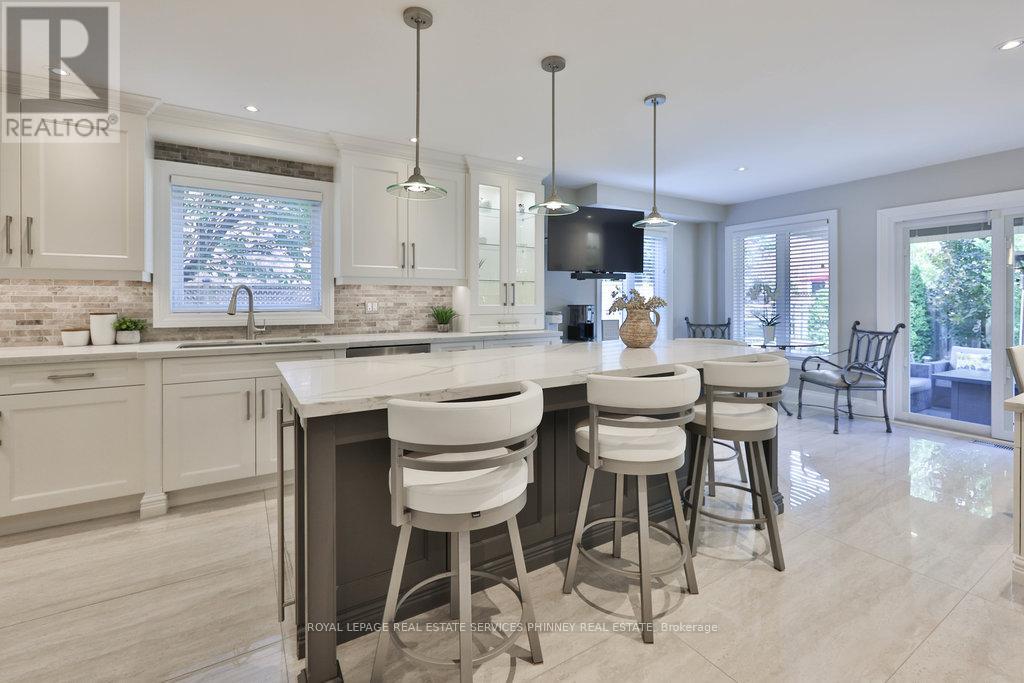 1165 Jeff Drive, Oakville, Ontario  L6J 7N7 - Photo 15 - W12324769
