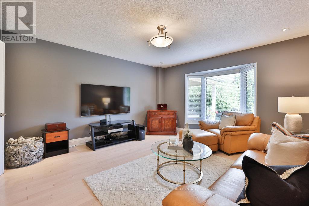 1165 Jeff Drive, Oakville, Ontario  L6J 7N7 - Photo 16 - W12324769