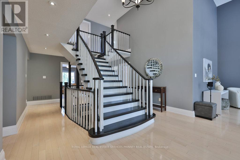 1165 Jeff Drive, Oakville, Ontario  L6J 7N7 - Photo 22 - W12324769