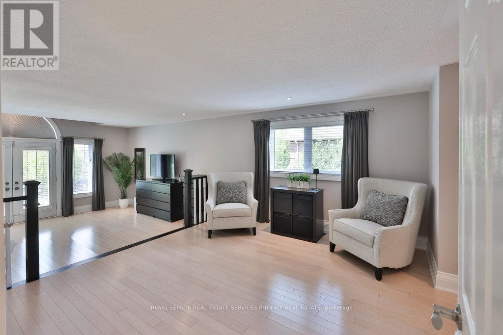 1165 Jeff Drive, Oakville, Ontario  L6J 7N7 - Photo 27 - W12324769