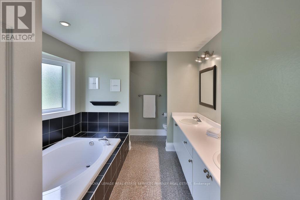 1165 Jeff Drive, Oakville, Ontario  L6J 7N7 - Photo 28 - W12324769