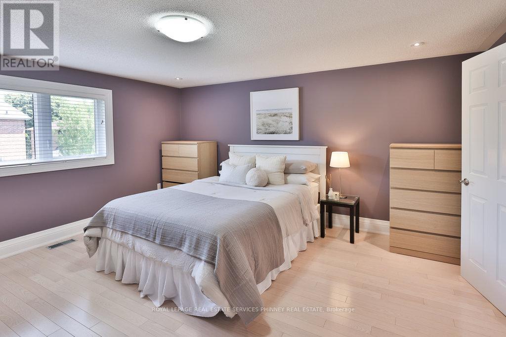 1165 Jeff Drive, Oakville, Ontario  L6J 7N7 - Photo 30 - W12324769