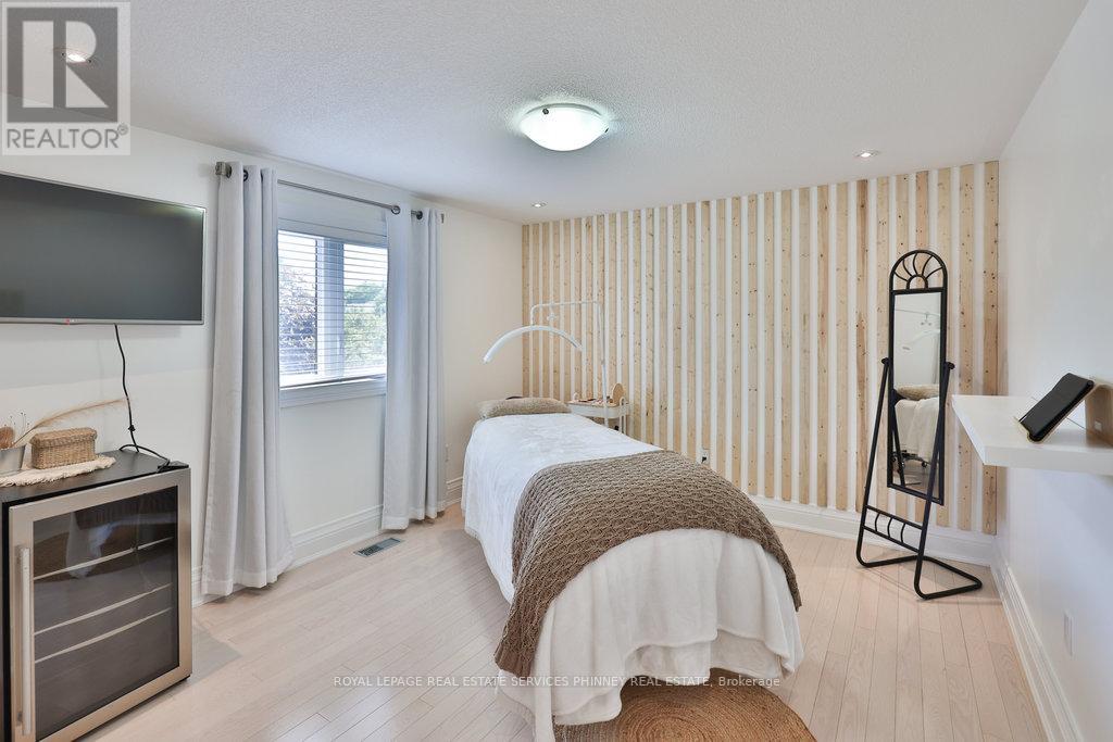1165 Jeff Drive, Oakville, Ontario  L6J 7N7 - Photo 32 - W12324769