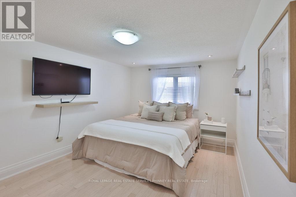 1165 Jeff Drive, Oakville, Ontario  L6J 7N7 - Photo 35 - W12324769