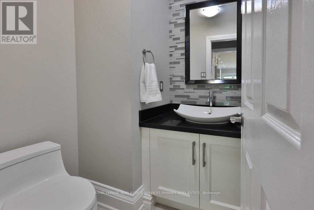1165 Jeff Drive, Oakville, Ontario  L6J 7N7 - Photo 9 - W12324769