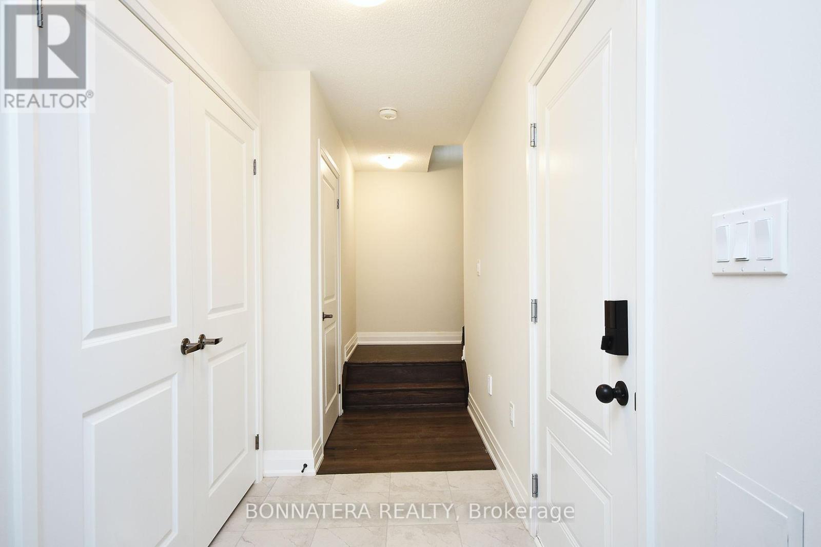 2461 Belt Lane, Oakville, Ontario  L6M 5L9 - Photo 6 - W12324805