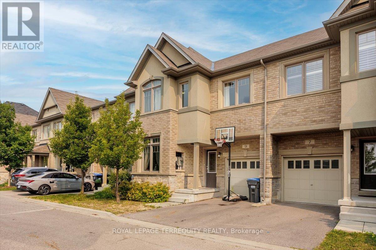 9 Oliana Way, Brampton, Ontario  L6Y 6G8 - Photo 3 - W12324836