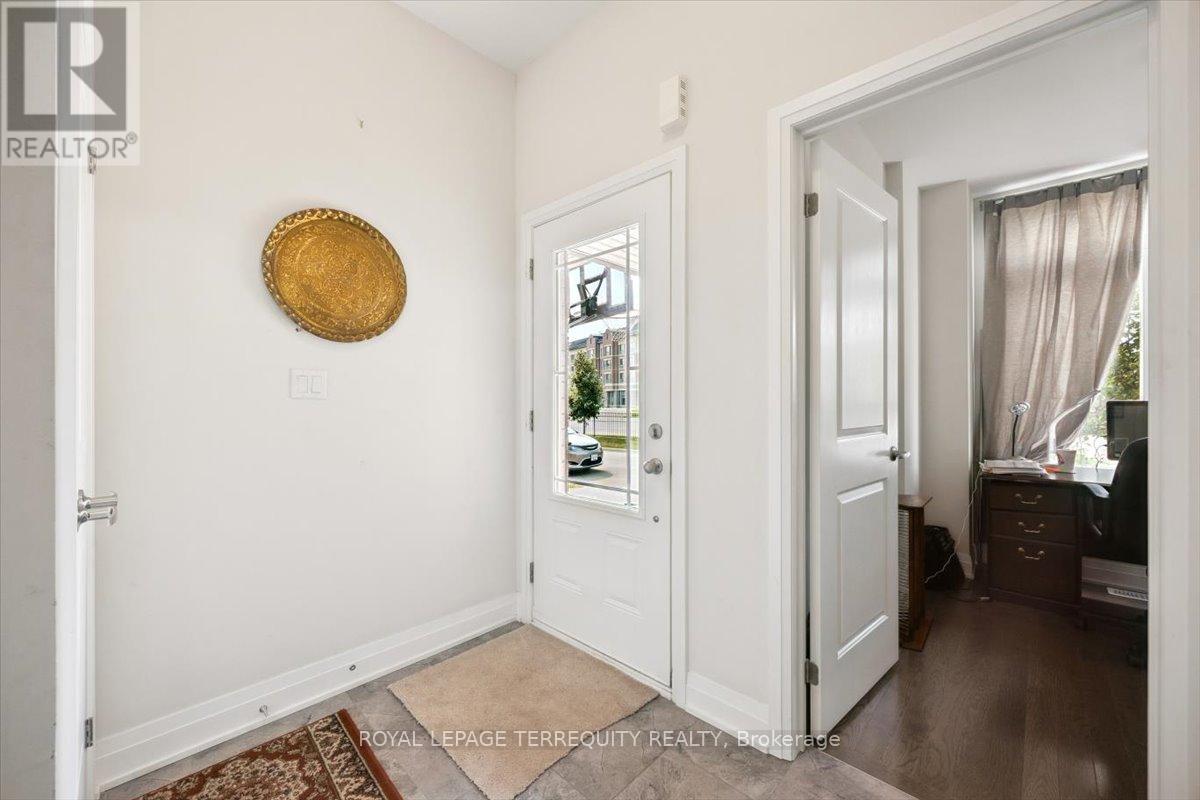 9 Oliana Way, Brampton, Ontario  L6Y 6G8 - Photo 4 - W12324836