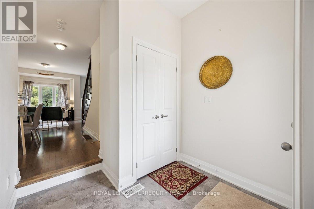9 Oliana Way, Brampton, Ontario  L6Y 6G8 - Photo 5 - W12324836
