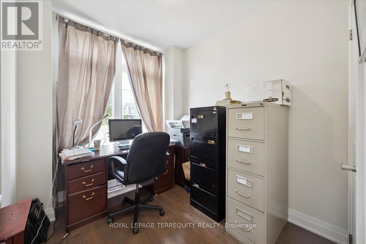 9 Oliana Way, Brampton, Ontario  L6Y 6G8 - Photo 6 - W12324836