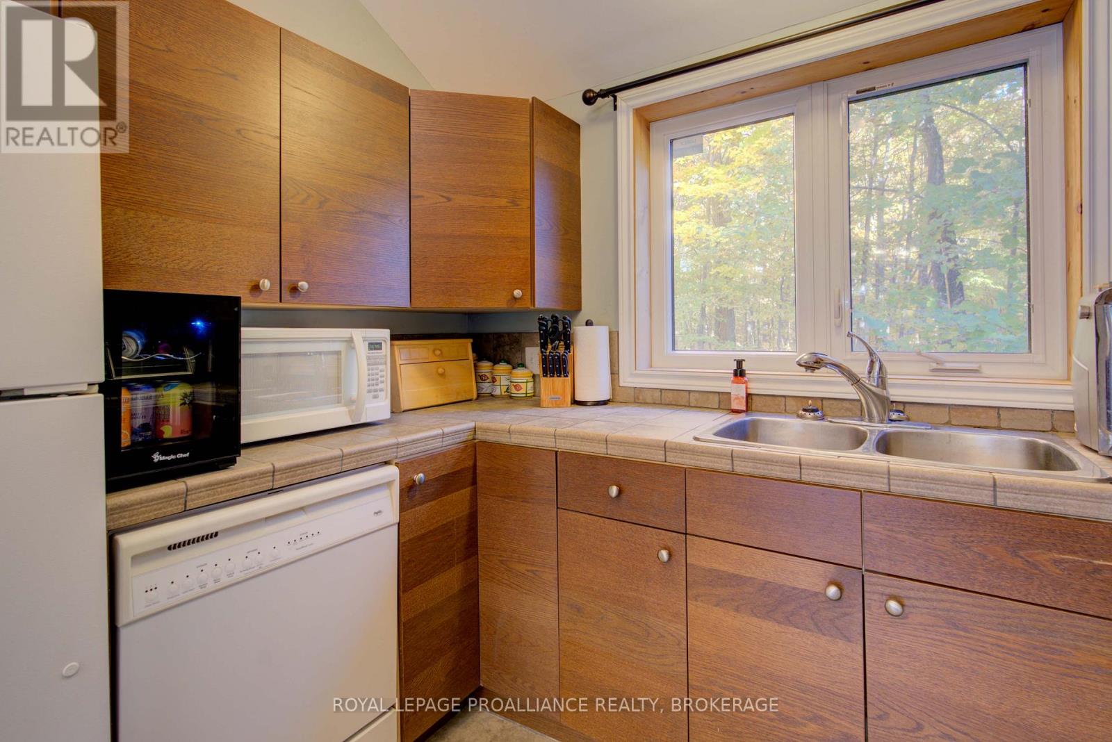 224 Island Drive Lane, Frontenac, Ontario  K0H 2B0 - Photo 15 - X12324998