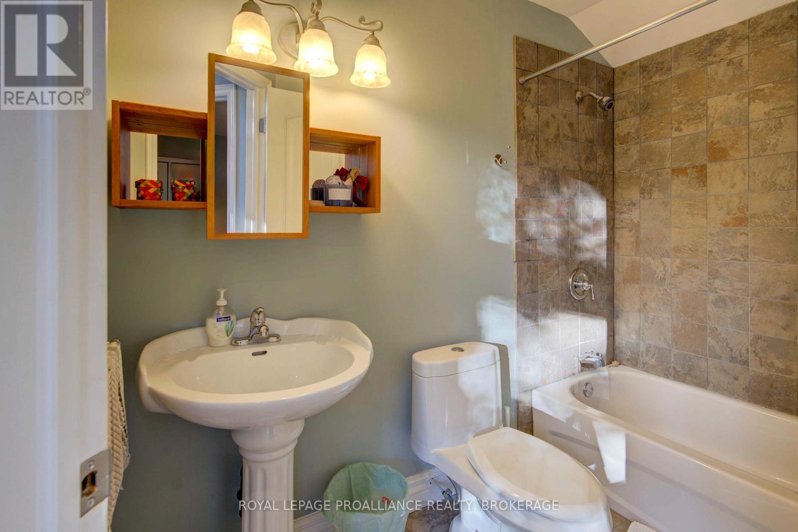 224 Island Drive Lane, Frontenac, Ontario  K0H 2B0 - Photo 27 - X12324998