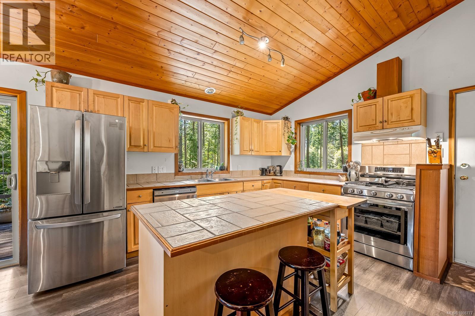 924 Siskin Lane, Cortes Island, British Columbia  V0P 1K0 - Photo 3 - 1008777