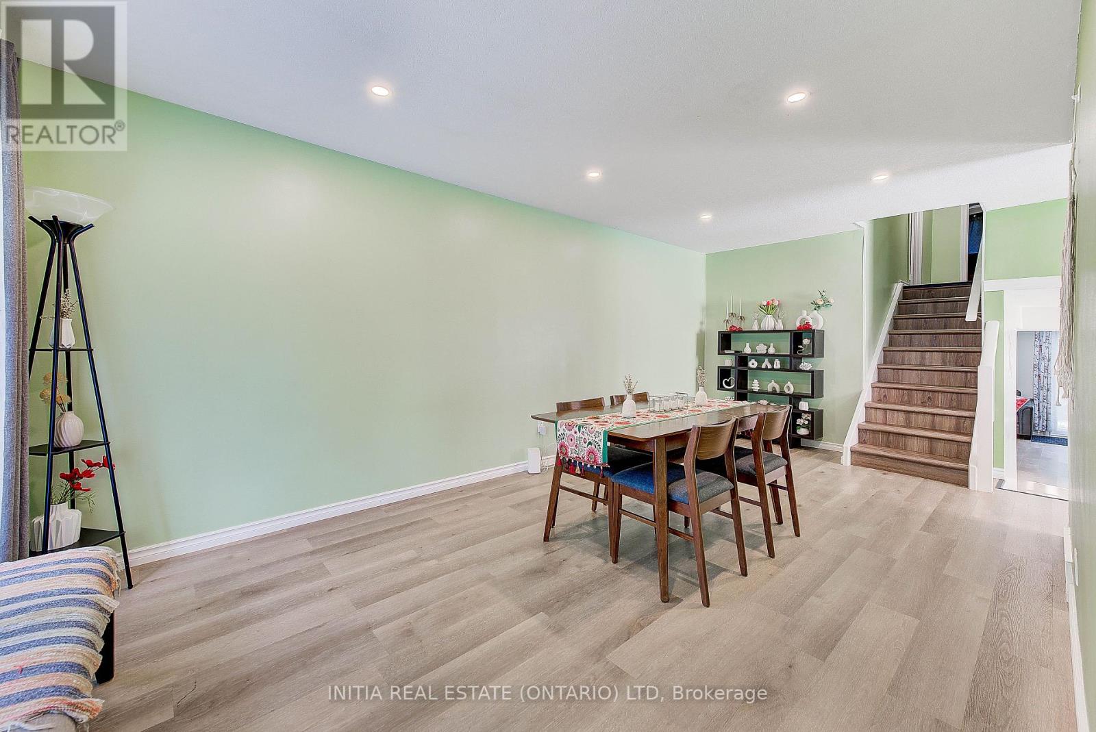 Property at 255 BRUNSWICK CRESCENT image 4