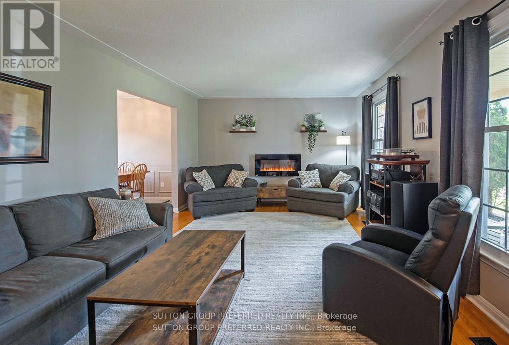 31 Milford Crescent, London North, Ontario  N5X 1A9 - Photo 8 - X12325043