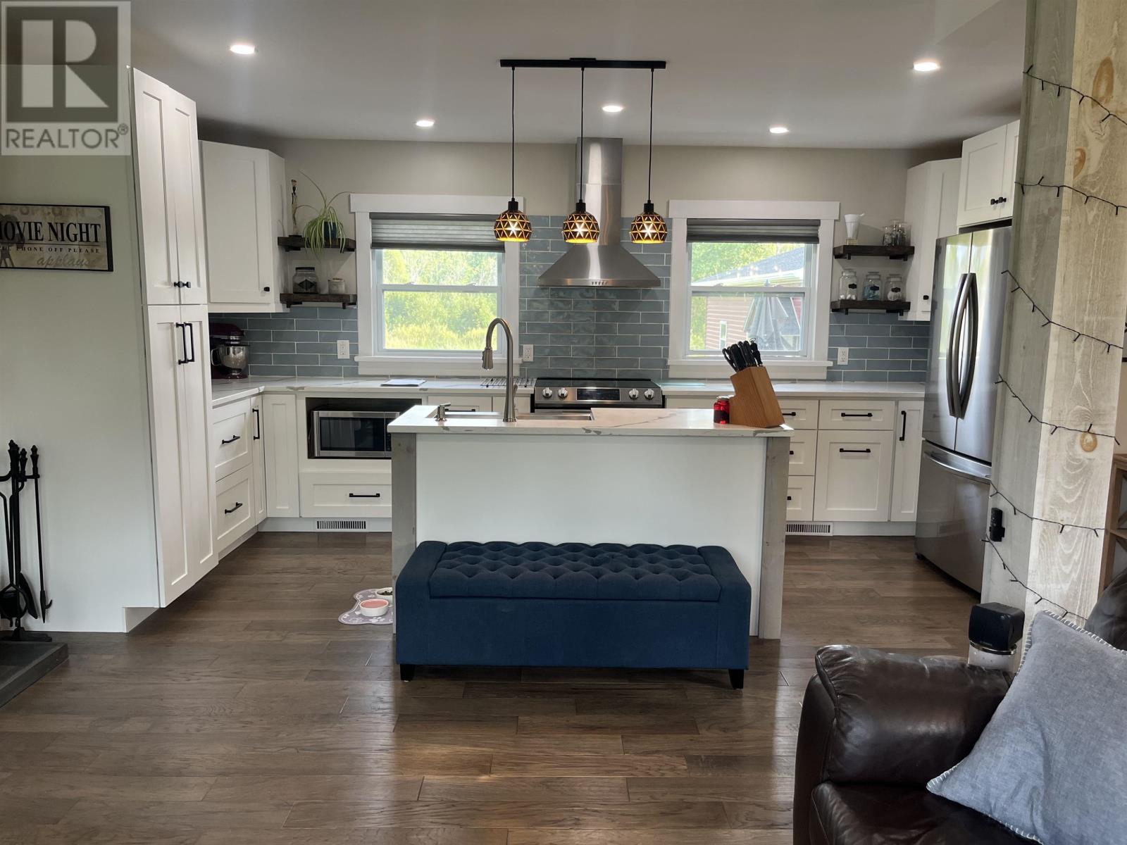Property at 2056 Rosslyn RD image 3
