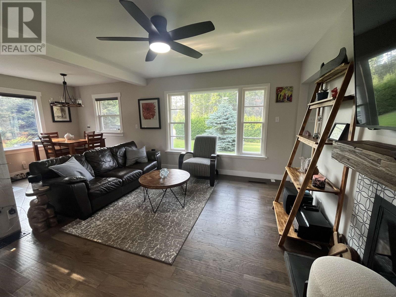 Property at 2056 Rosslyn RD image 5