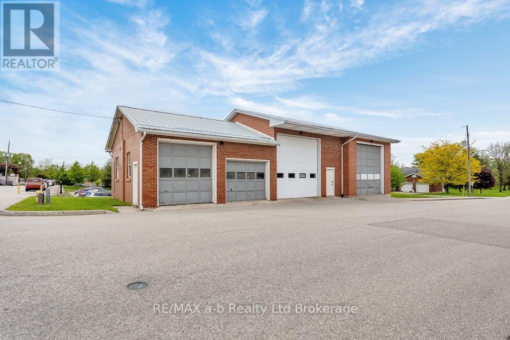 11 FRONT STREET, Norwich, Ontario