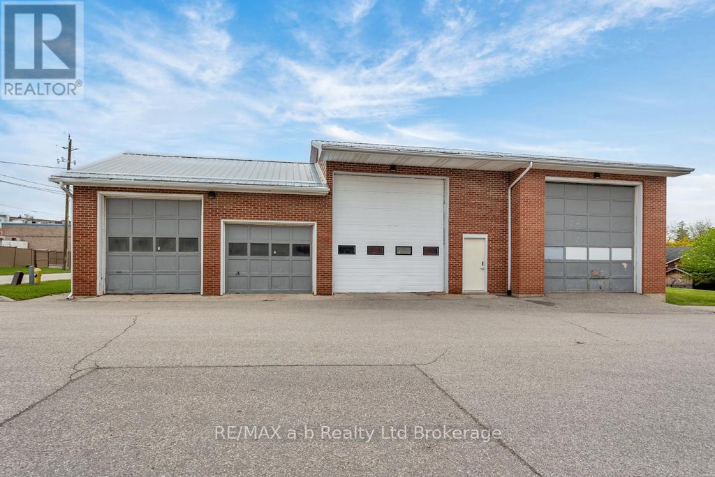 11 Front Street, Norwich, Ontario  N0J 1P0 - Photo 2 - X12325049