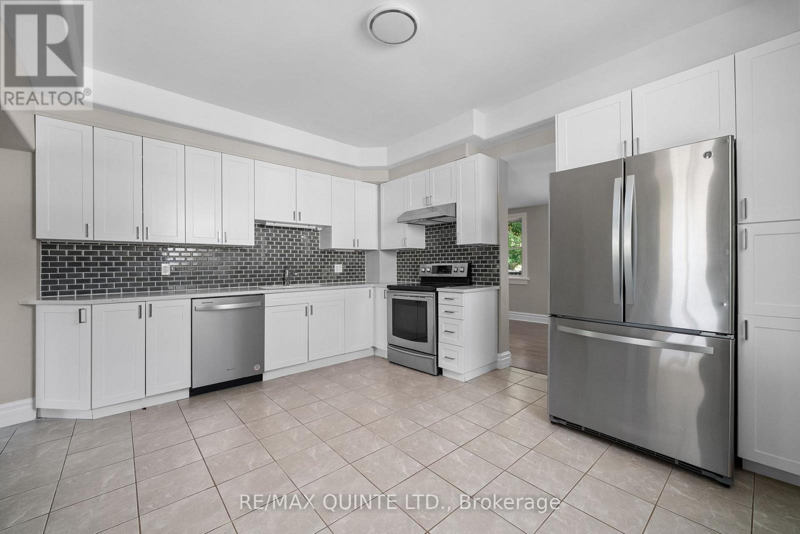 14 Elm Street, Prince Edward County, Ontario  K0K 2T0 - Photo 10 - X12325033