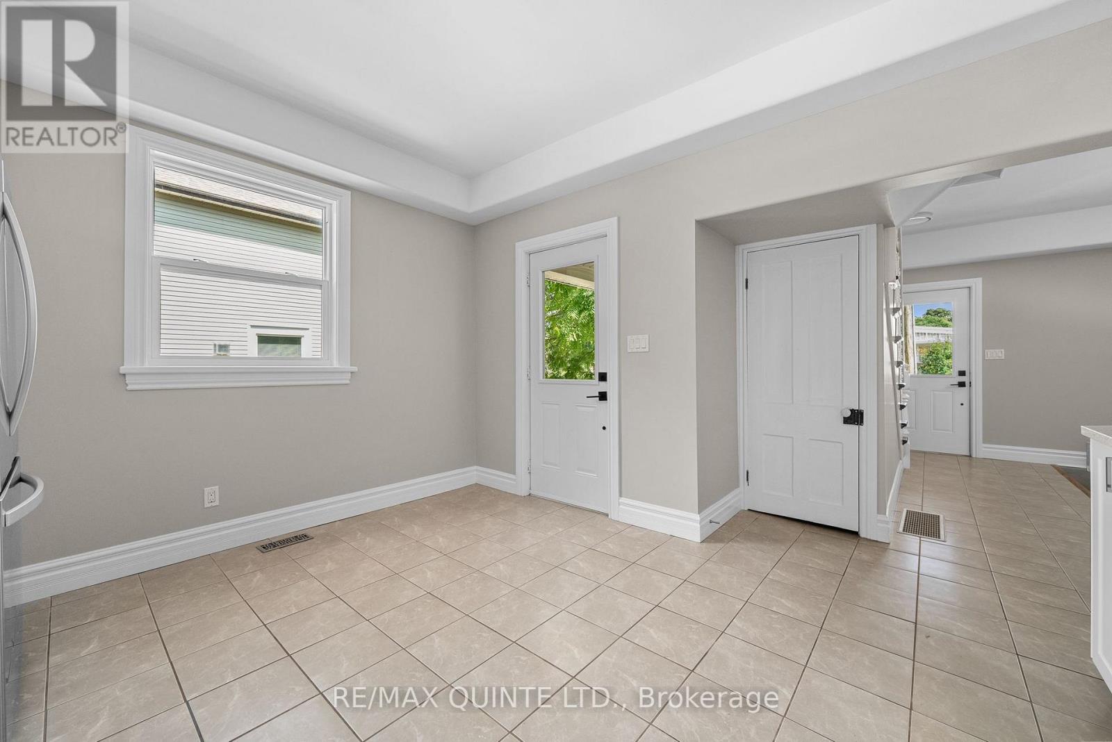 14 Elm Street, Prince Edward County, Ontario  K0K 2T0 - Photo 11 - X12325033