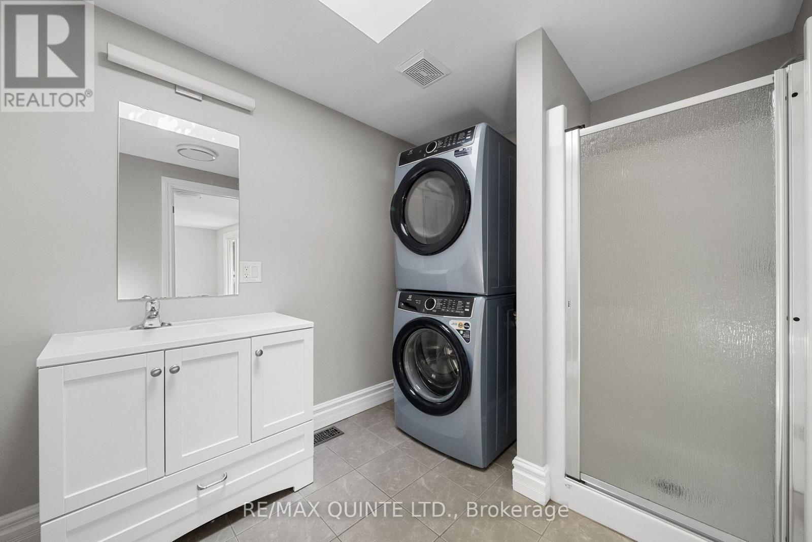 14 Elm Street, Prince Edward County, Ontario  K0K 2T0 - Photo 14 - X12325033