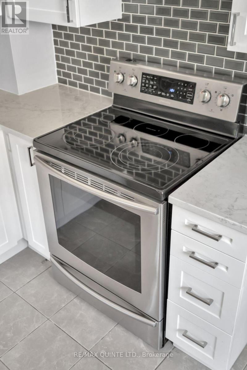 14 Elm Street, Prince Edward County, Ontario  K0K 2T0 - Photo 9 - X12325033