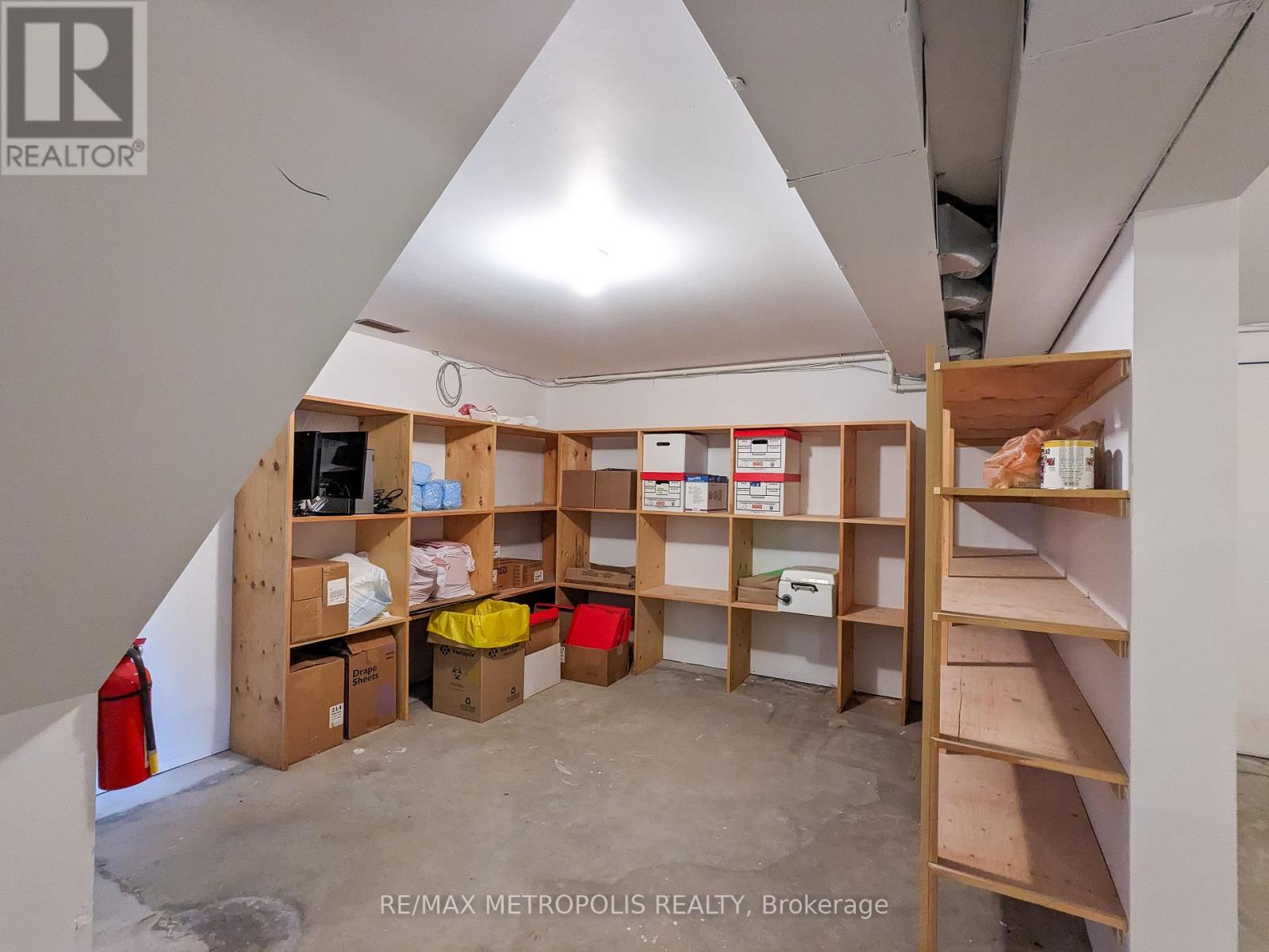 140 Cameron Street, Sarnia, Ontario  N7T 4V8 - Photo 14 - X12324875