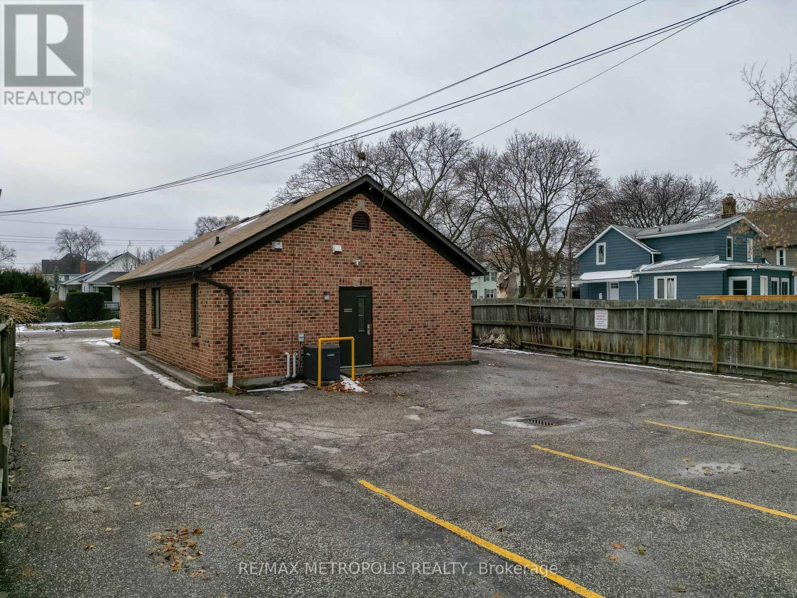 140 Cameron Street, Sarnia, Ontario  N7T 4V8 - Photo 2 - X12324875