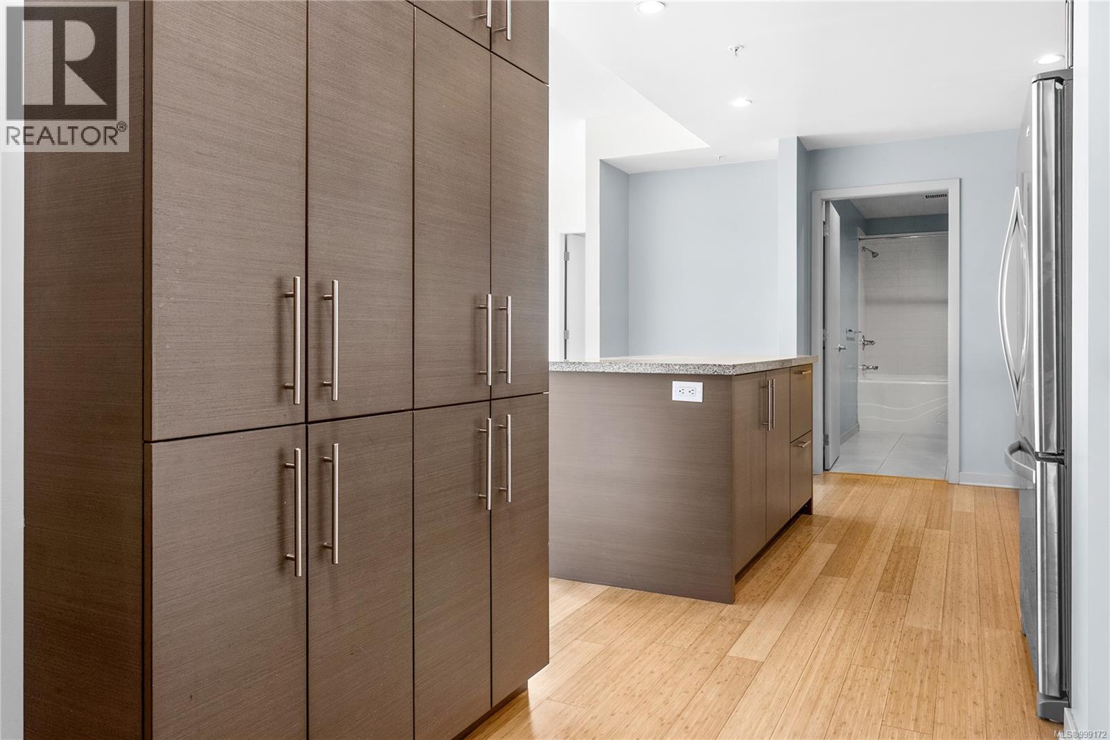 305 399 Tyee Rd, Victoria, British Columbia  V9A 0A8 - Photo 12 - 999172