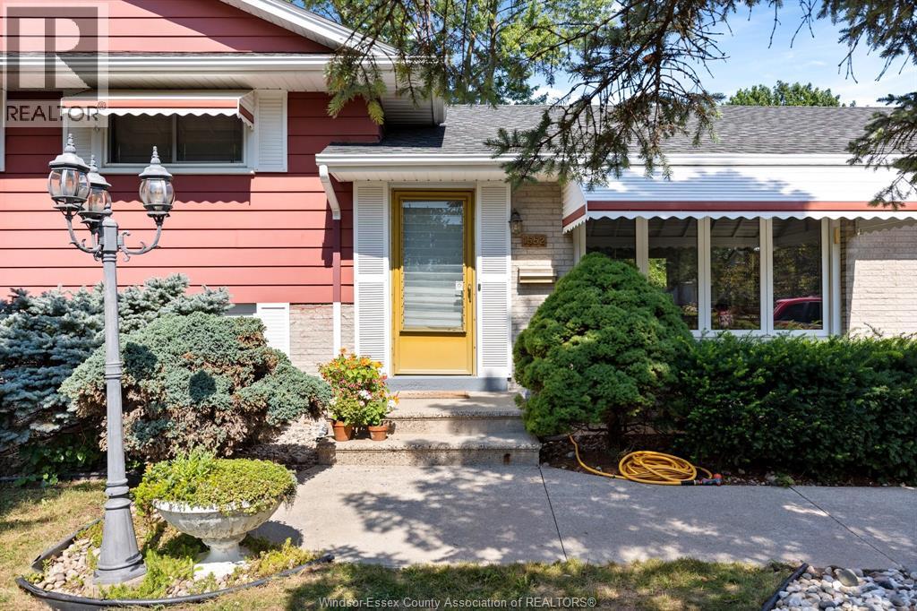 Property at 1552 STRATFORD image 2