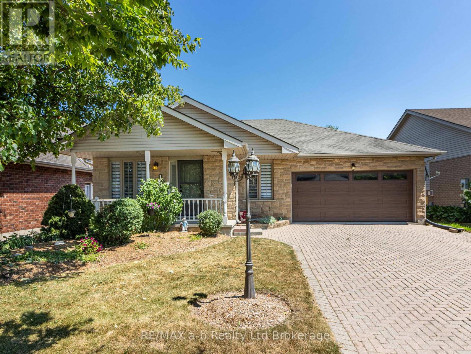 18 Oriole Crescent, Woodstock, Ontario  N4T 1T1 - Photo 1 - X12224191
