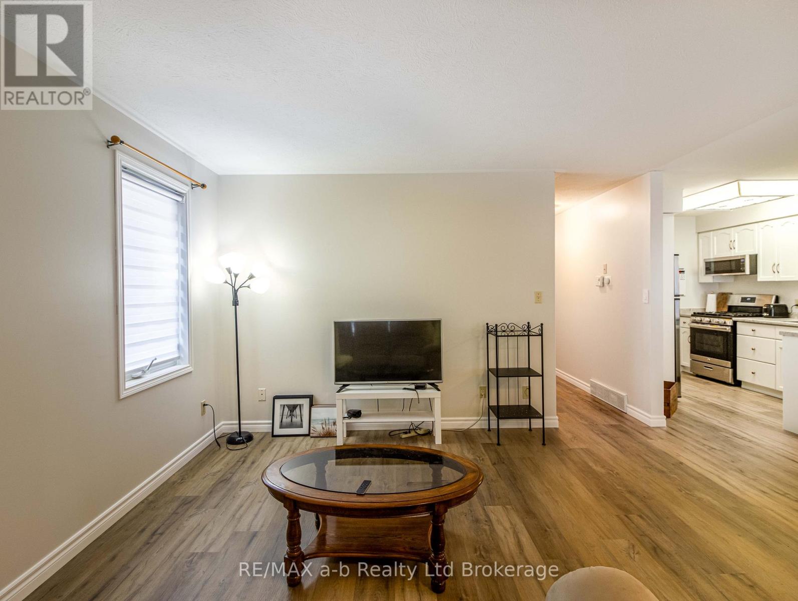 18 Oriole Crescent, Woodstock, Ontario  N4T 1T1 - Photo 9 - X12224191