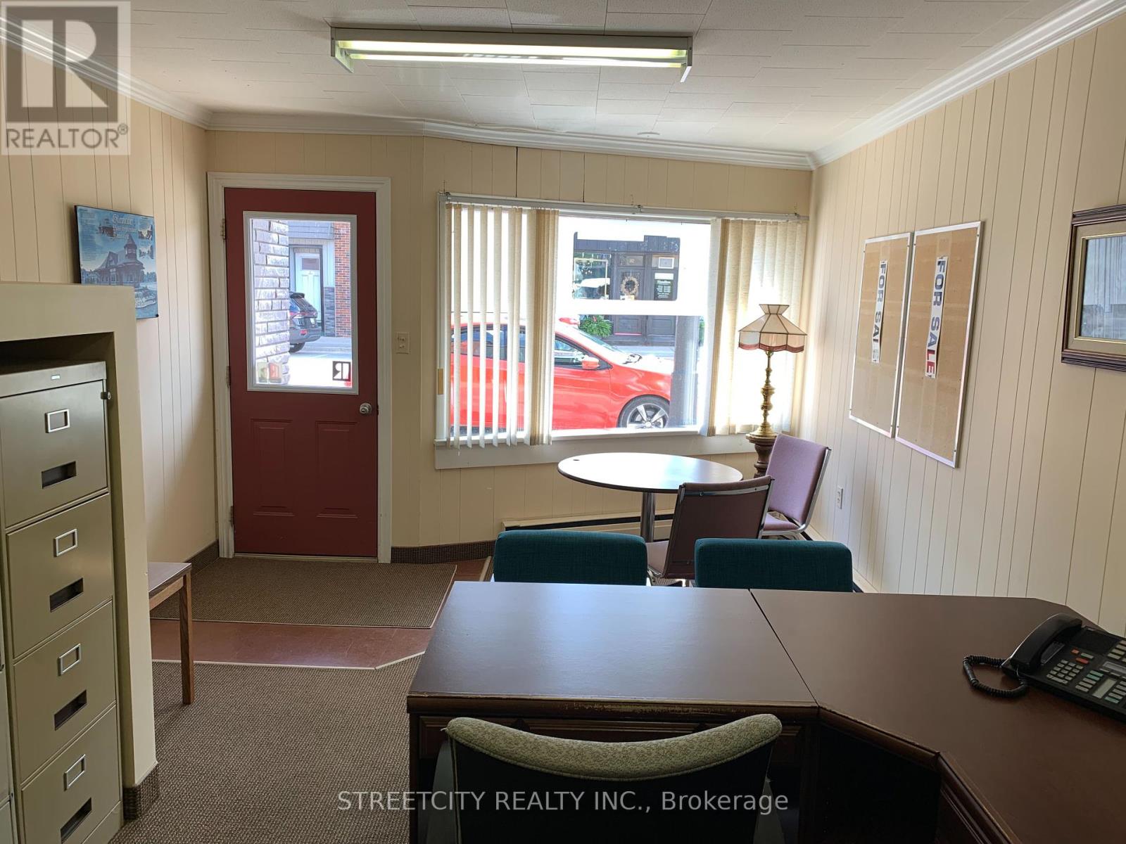 241 Main Street, Southwest Middlesex, Ontario  N0L 1M0 - Photo 11 - X12325127